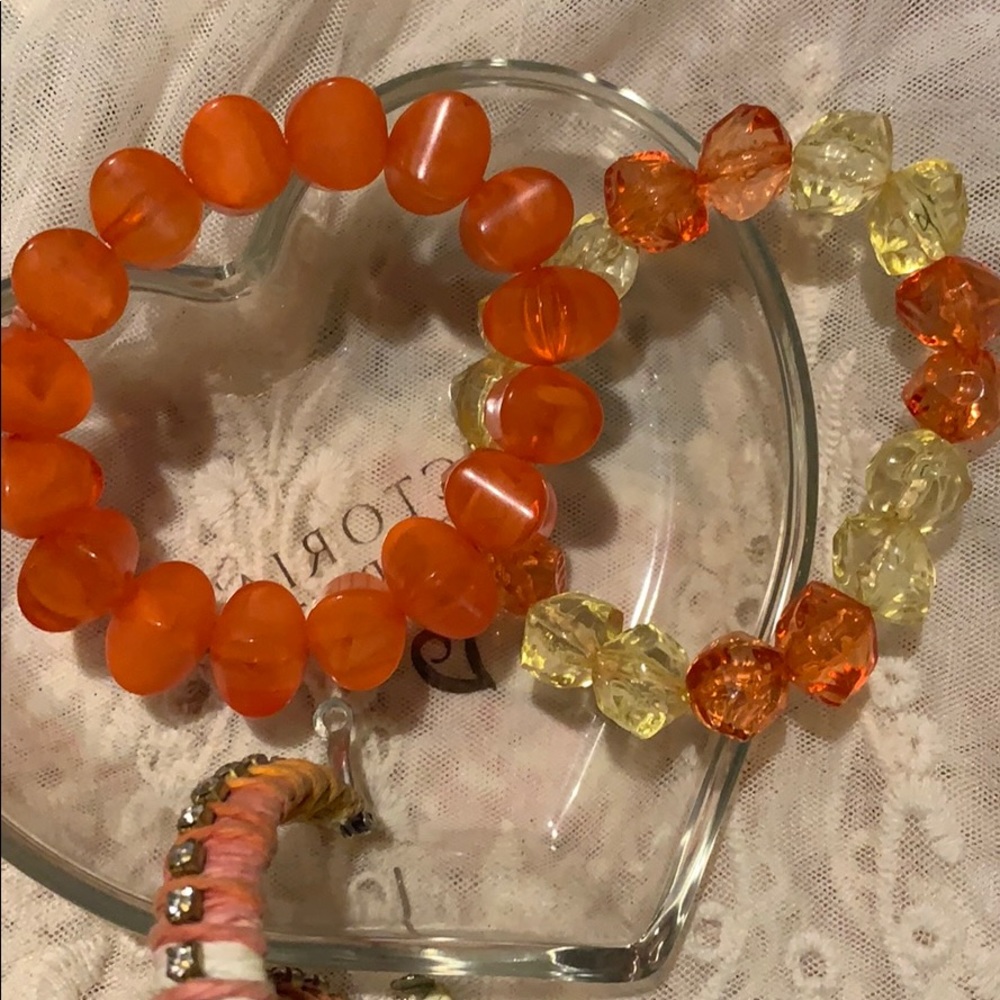 Orange costume bracelets & 2 or earrings - Picture 4 of 4